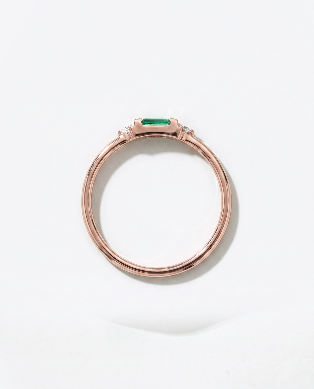 Emerald Baguette ring, overhead view of the setting