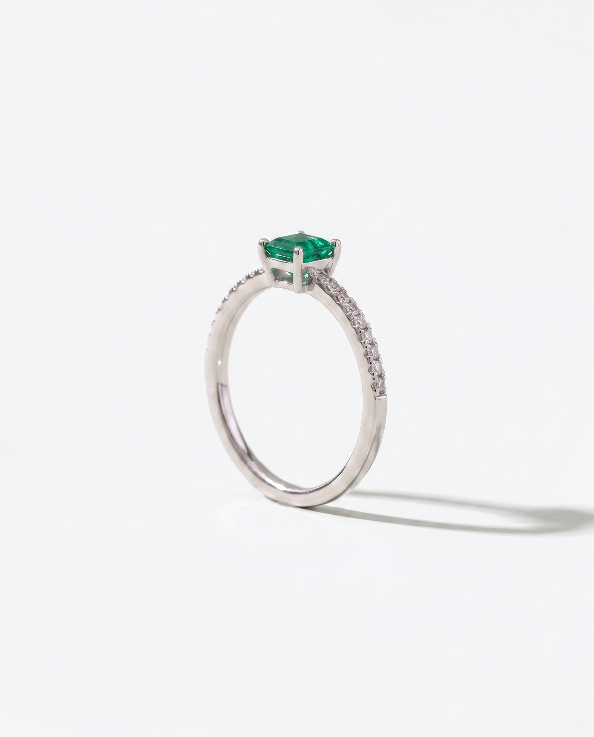 Emerald Solitaire ring, side profile view