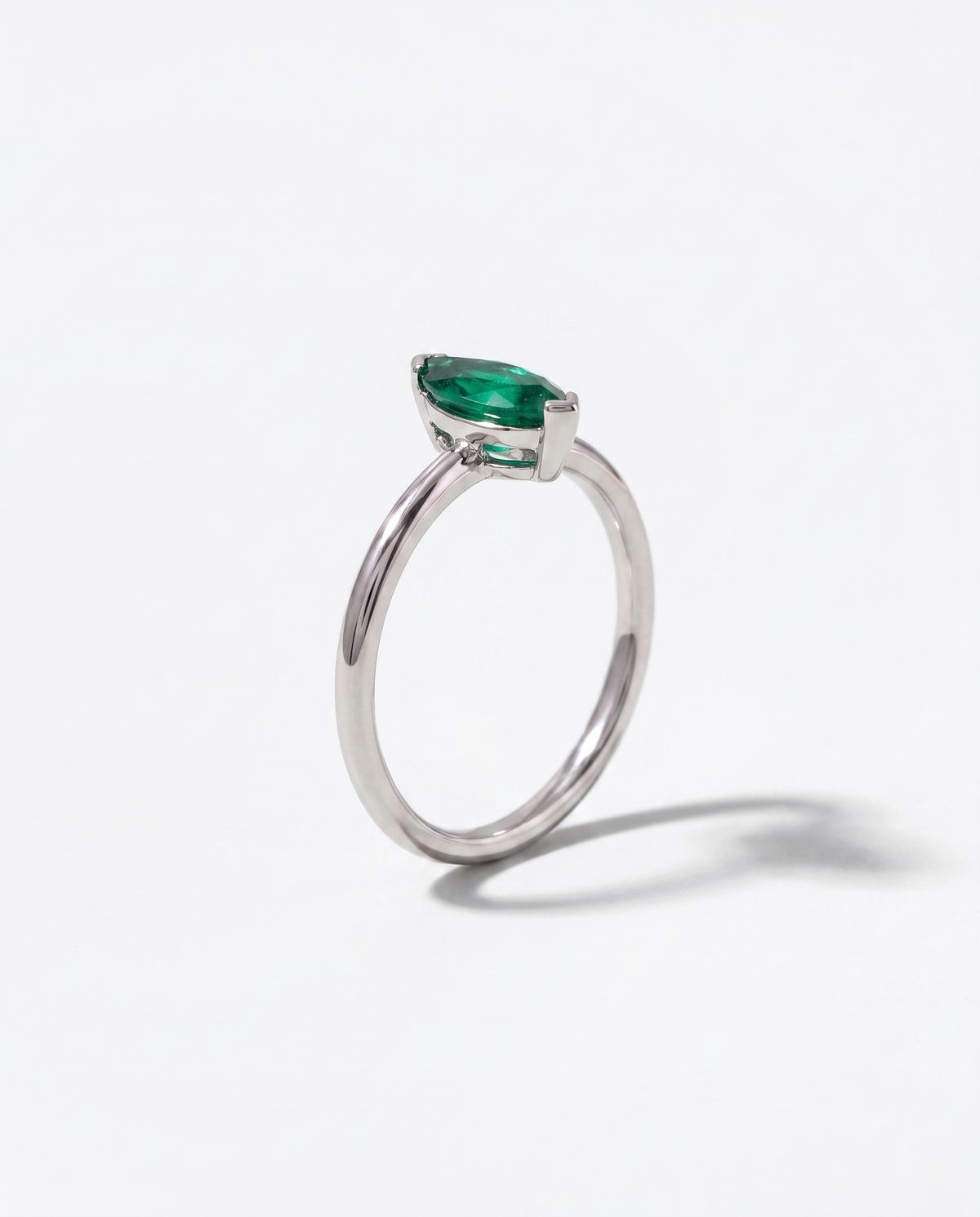 Marquise Emerald, side profile view of the setting