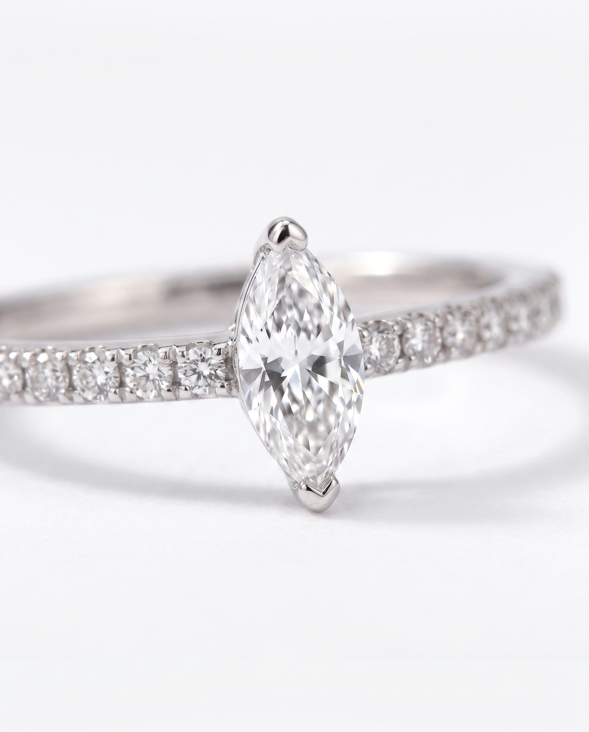 Marquise Ring, macro close-up of the centre stone