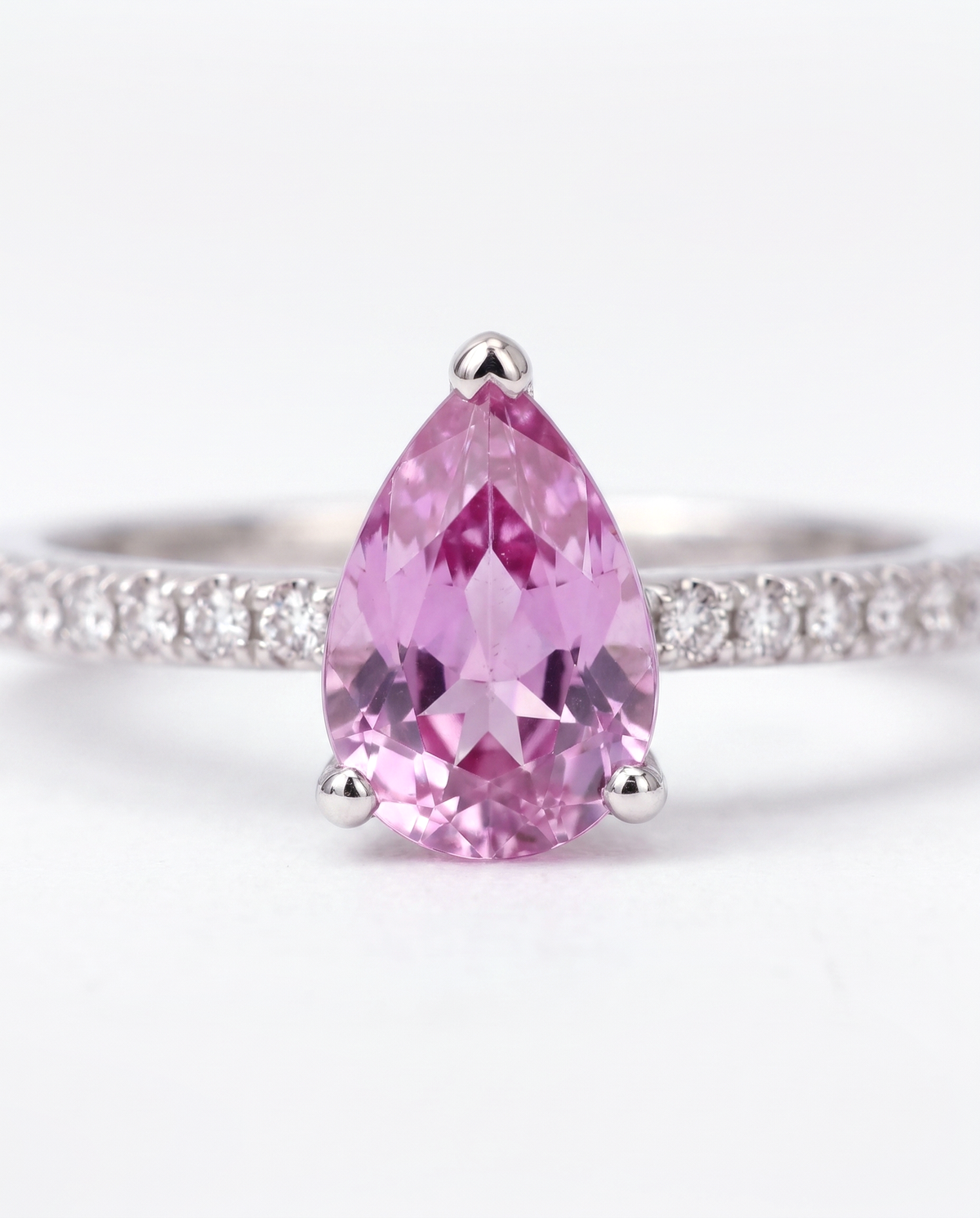 Pink Sapphire Pear, macro close-up of the centre stone